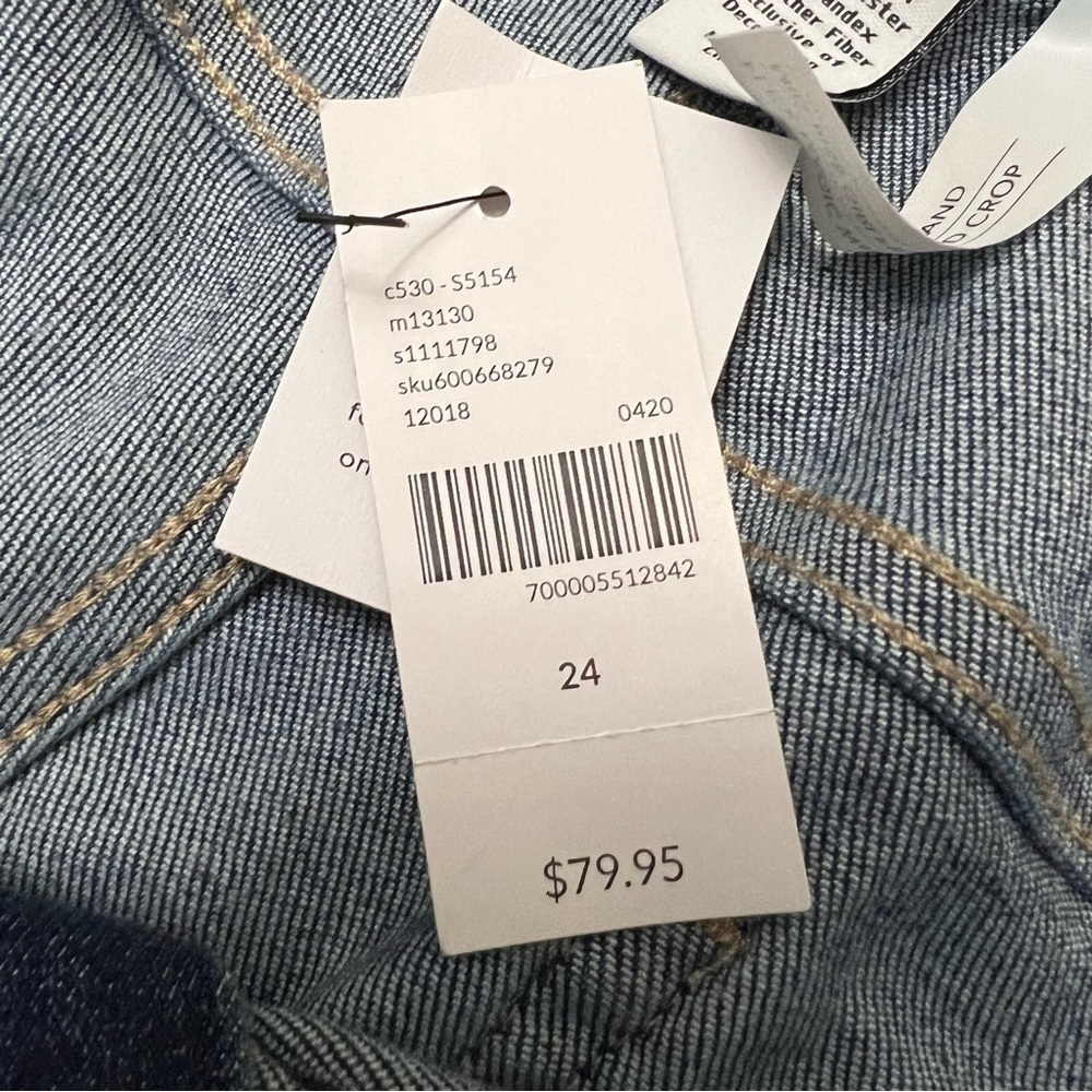 Lane Bryant Girlfriend Patch Mid Rise Plus Size Cropped Jeans Size 24 - Picture 9 of 11